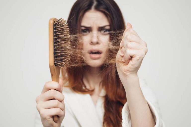 Mơ Thấy Rụng Tóc Đánh Con Gì? Những Con Số May Mắn Tóc Rụng